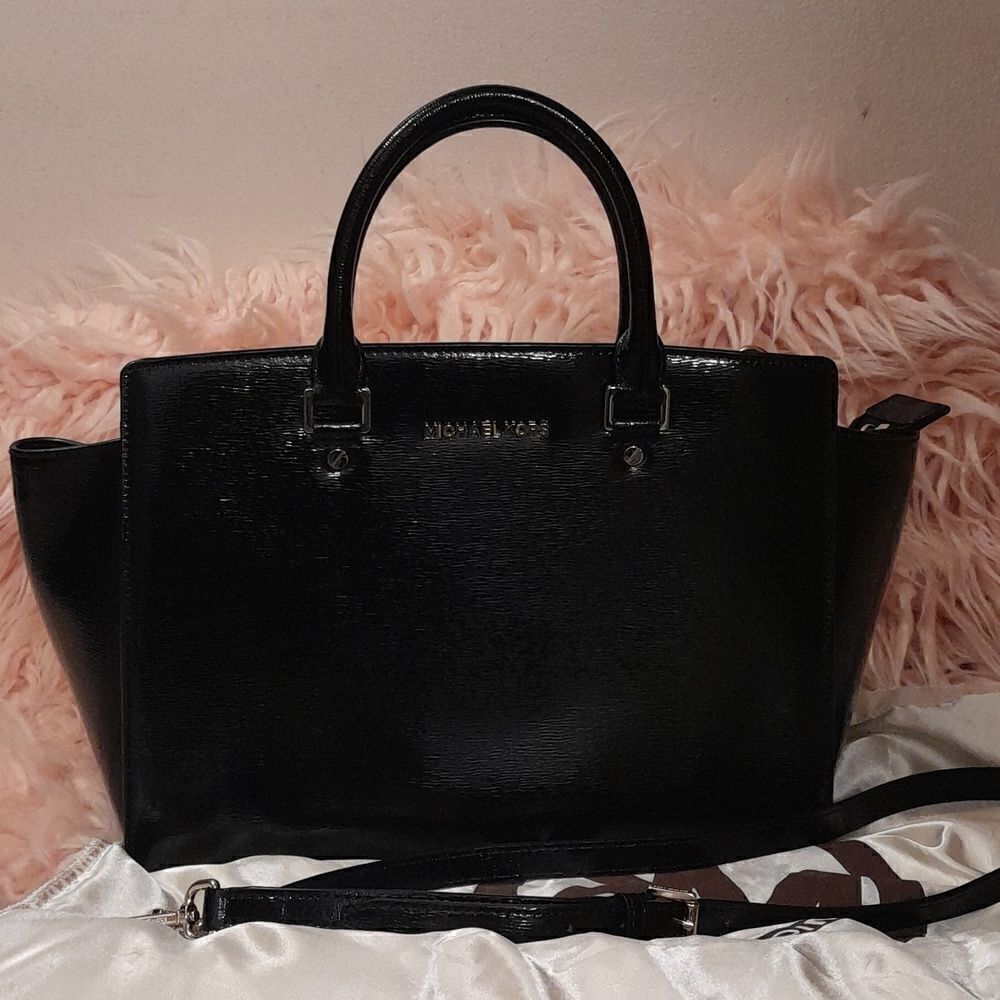 MICHAEL KORS BLACK PATENT LEATHER LARGE TOTE W/ REMOVABLE STRAP